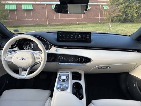 Used 2024 Genesis Electrified GV70 Advanced image 18
