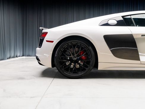 Used 2018 Audi R8 V10 w/ 20" Wheel Package RWD image 32