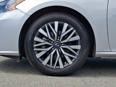 Used 2024 Nissan Altima 2.5 SV FWD image 9