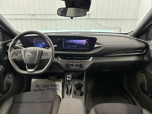 Used 2025 Buick Envista Preferred w/ Convenience I Package FWD image 33