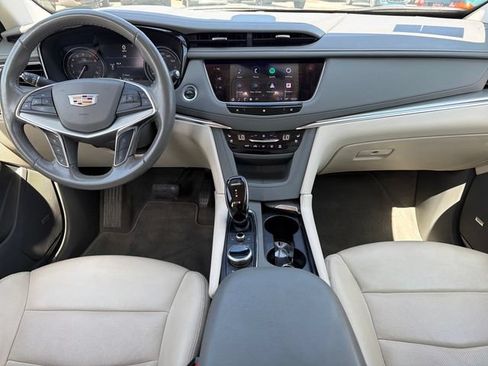 Used 2021 Cadillac XT5 Premium Luxury FWD image 9