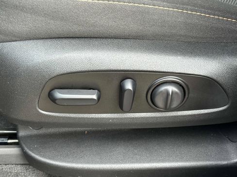 Used 2020 Chevrolet Traverse LT image 23