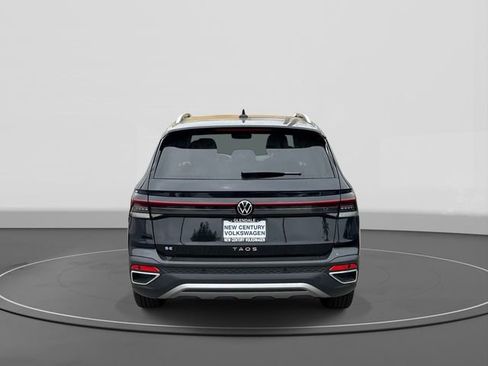 New 2026 Volkswagen Taos SE FWD image 4
