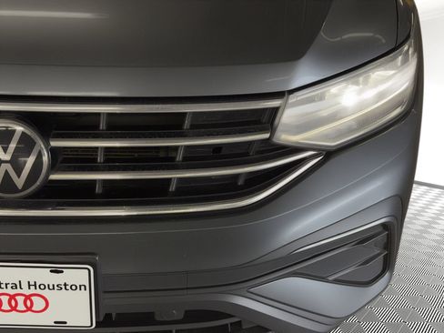 Used 2022 Volkswagen Tiguan SE image 11