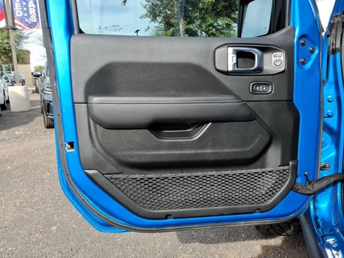 Used 2021 Jeep Wrangler Unlimited Sahara w/ Cold Weather Group image 18