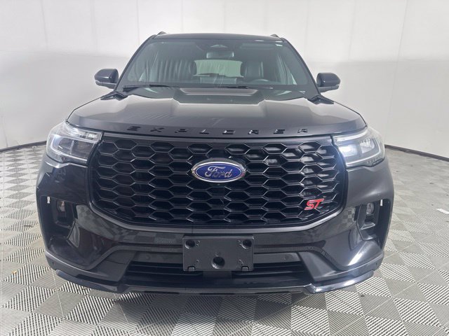 Used 2025 Ford Explorer ST AWD/4WD image 2