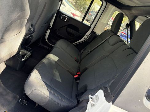 Used 2025 Jeep Wrangler Sport S image 33