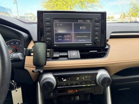 Used 2021 Toyota RAV4 LE FWD image 16