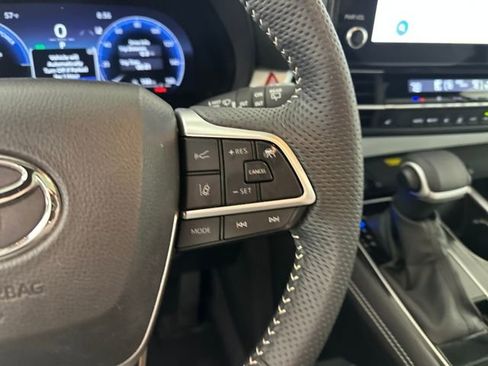 Used 2025 Toyota Sienna XSE w/ XSE Plus Package image 16