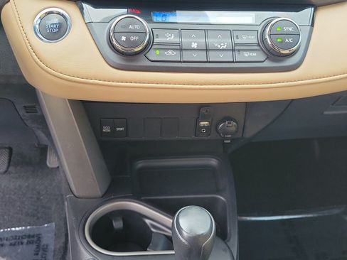 Used 2018 Toyota RAV4 XLE FWD image 22