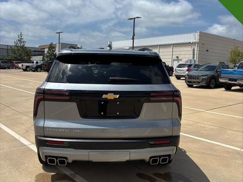 Used 2025 Chevrolet Traverse LT AWD/4WD image 4