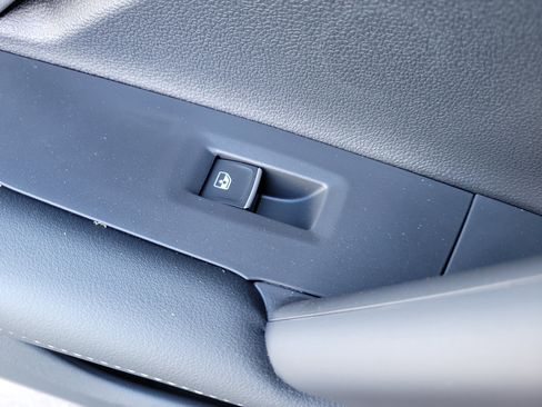 New 2026 Volkswagen Tiguan SE image 18