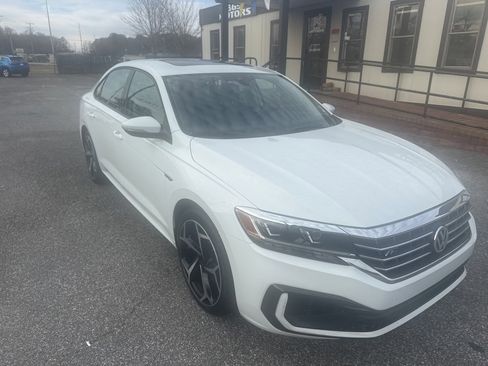 Used 2020 Volkswagen Passat 2.0T R-Line image 3