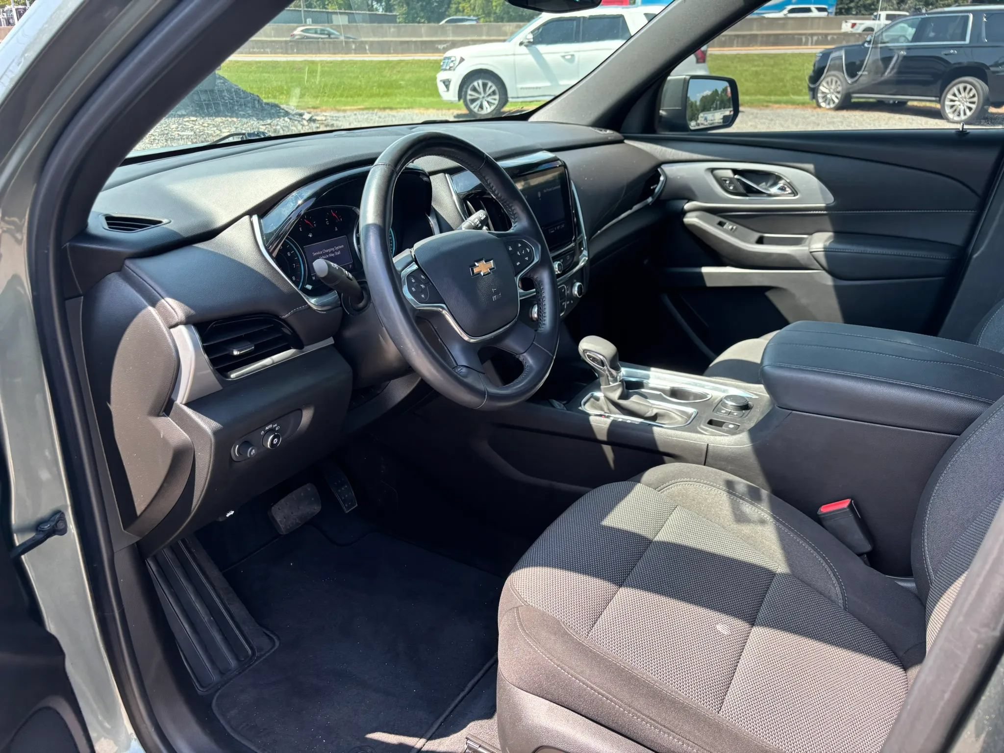 Used 2022 Chevrolet Traverse LT FWD image 11