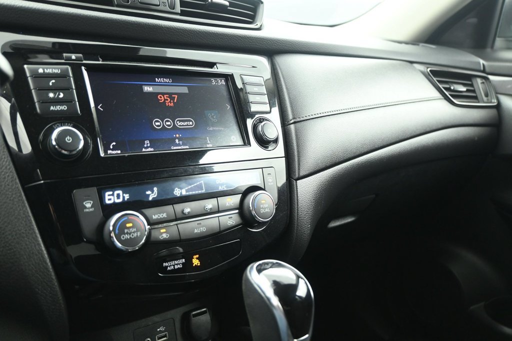 Used 2019 Nissan Rogue SV AWD/4WD image 19