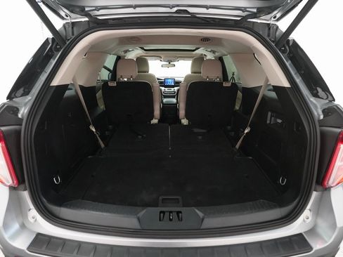 Used 2023 Ford Explorer XLT w/ Equipment Group 202A image 10