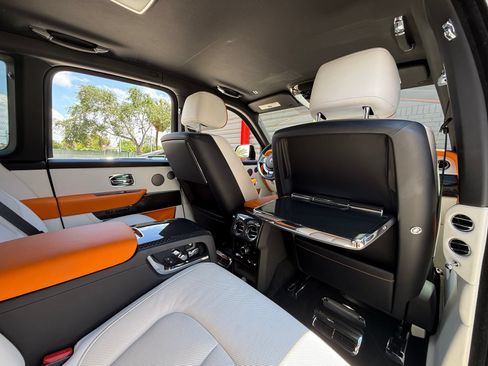 Used 2022 Rolls-Royce Cullinan Black Badge AWD/4WD image 42