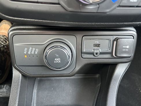 Used 2022 Jeep Renegade Latitude w/ Convenience Group image 24