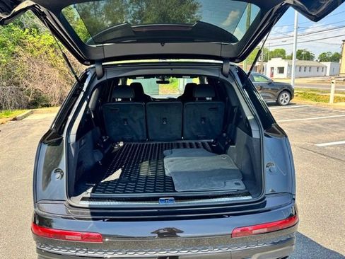 Used 2025 Audi SQ7 Premium Plus AWD/4WD image 48