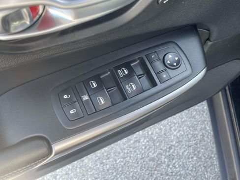 Used 2019 Jeep Cherokee Limited FWD image 17