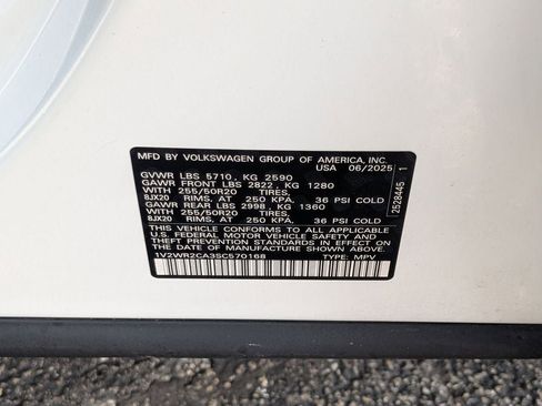 Used 2025 Volkswagen Atlas SE FWD image 29
