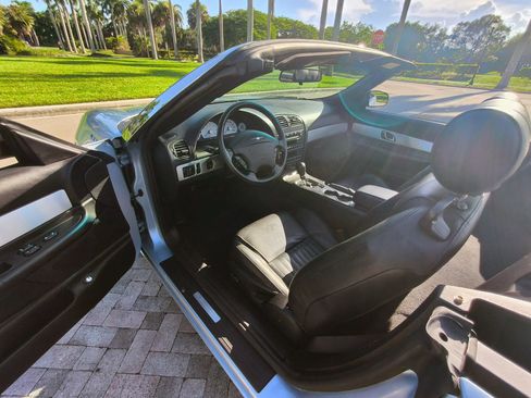 Used 2004 Ford Thunderbird image 11