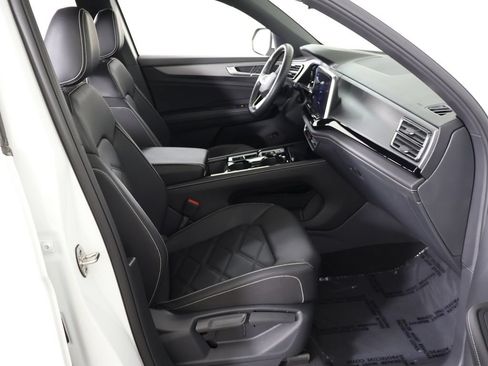 Used 2024 Volkswagen Atlas Cross Sport SE w/ Black Wheel Package AWD/4WD image 32
