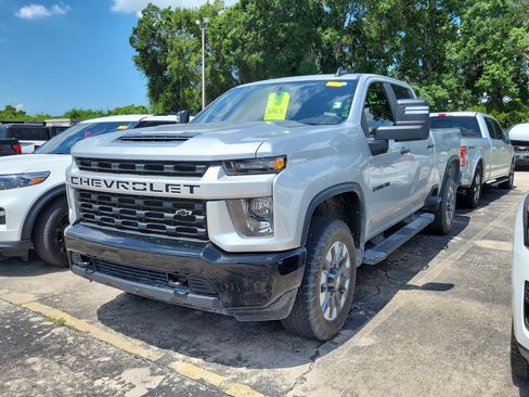 Used 2022 Chevrolet Silverado 2500 Custom w/ Custom Value Package AWD/4WD image 3