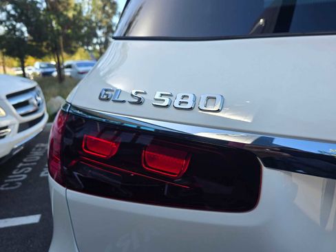 New 2026 Mercedes-Benz GLS 580 4MATIC image 18