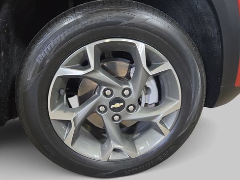 Used 2024 Chevrolet Trax LT w/ Driver Confidence Package FWD image 37