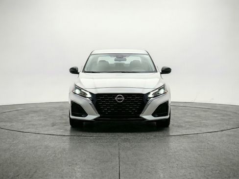 Used 2025 Nissan Altima 2.5 SV image 2