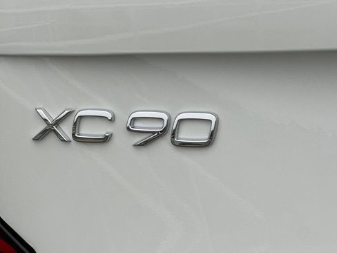 New 2026 Volvo XC90 B6 Plus w/ Protection Package Premier image 12
