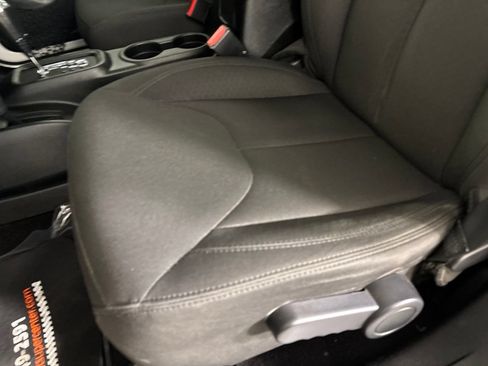 Used 2018 Jeep Wrangler Unlimited Sport S AWD/4WD image 11