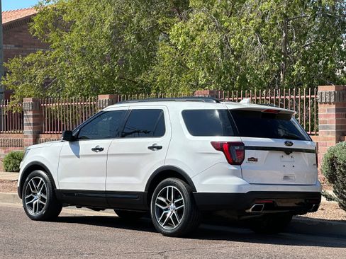 Used 2017 Ford Explorer Sport w/ Equipment Group 401A image 4