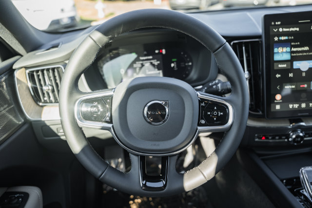 New 2027 Volvo XC60 T8 Plus AWD/4WD image 30