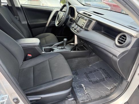 Used 2015 Toyota RAV4 LE FWD image 9