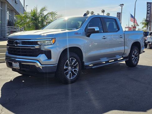 Used 2022 Chevrolet Silverado 1500 LT AWD/4WD image 3