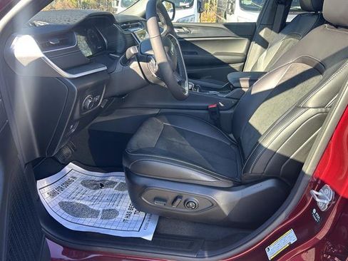 New 2025 Jeep Grand Cherokee Altitude image 13