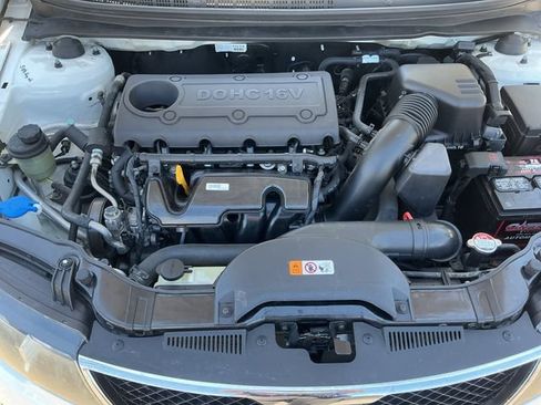 Used 2010 Kia Forte EX FWD image 26