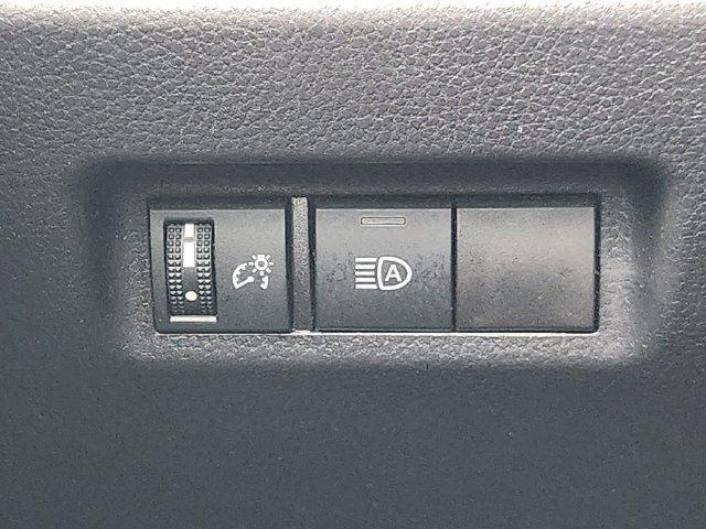 Used 2025 Toyota RAV4 XLE AWD/4WD image 20