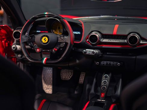 Used 2020 Ferrari 812 Superfast RWD image 2