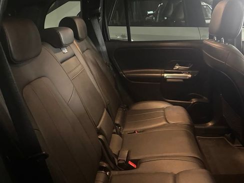 Used 2021 Mercedes-Benz GLB 250 4MATIC image 9