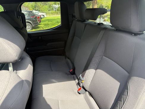 Used 2025 Toyota Tacoma SR5 AWD/4WD image 18