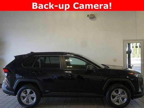 Used 2022 Toyota RAV4 LE AWD/4WD image 2