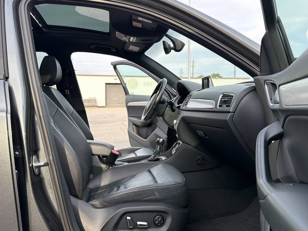 Used 2018 Audi Q3 2.0T Premium w/ Convenience Package FWD image 3