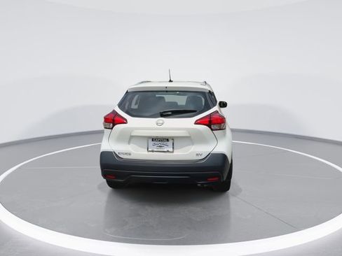 Used 2018 Nissan Kicks SV FWD image 10