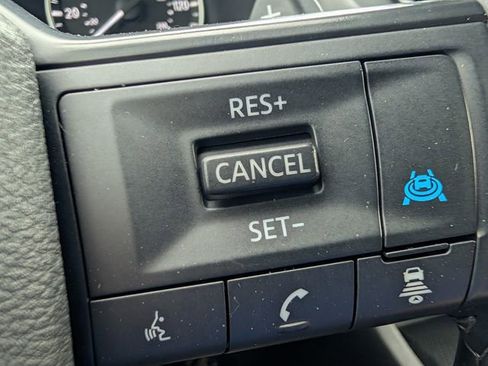 Used 2025 Nissan Rogue SV AWD/4WD image 17