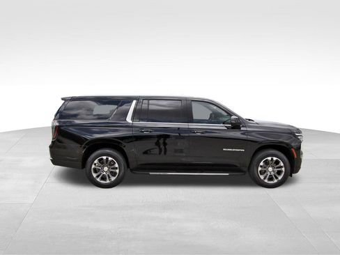 Used 2025 Chevrolet Suburban LT w/ Comfort Package RWD image 5