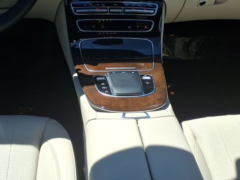 Used 2023 Mercedes-Benz E 350 4MATIC Sedan image 18