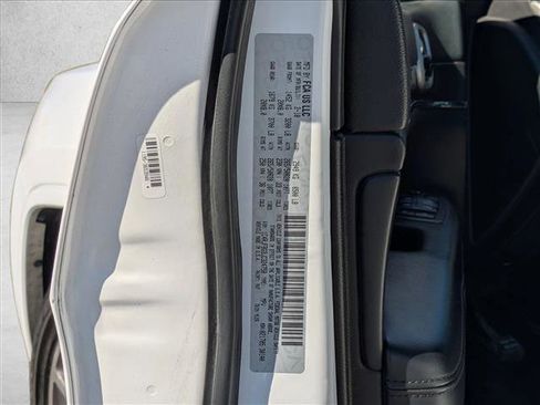 Used 2018 Jeep Grand Cherokee Limited image 26